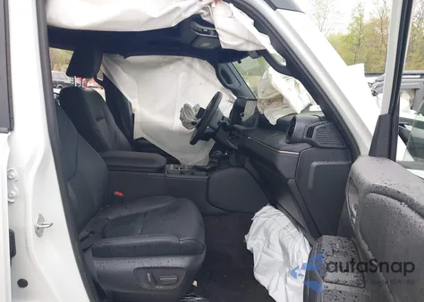 2025 Toyota Land Cruiser z USA, uszkodzony, nr VIN JTEABFAJ5S5010968